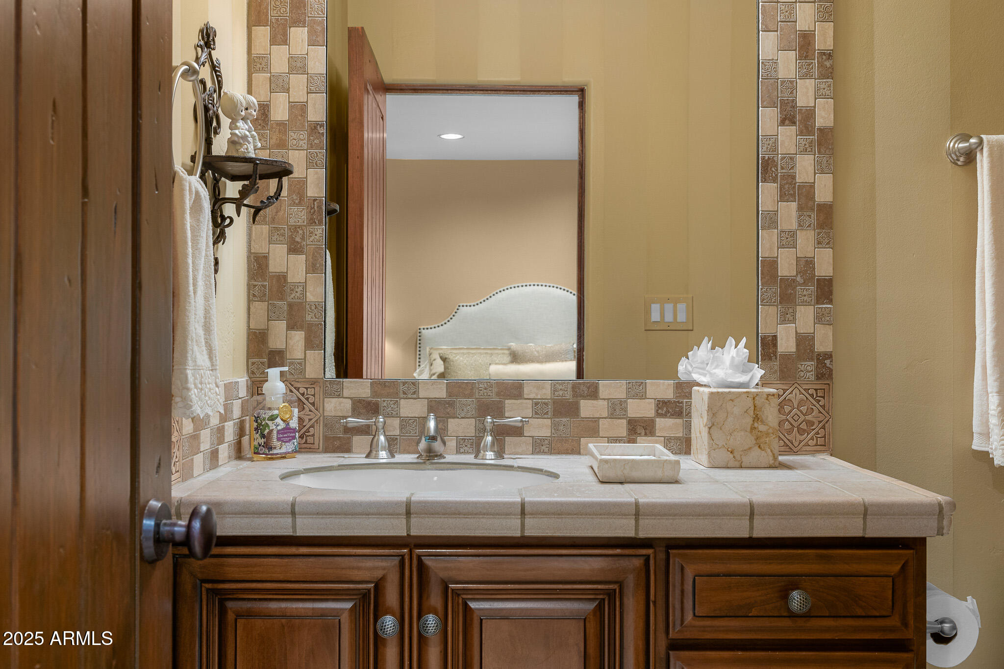 6000 North Palo Cristi Road Paradise Valley, AZ 85253 - Photo 23 of 62 22guest bath1