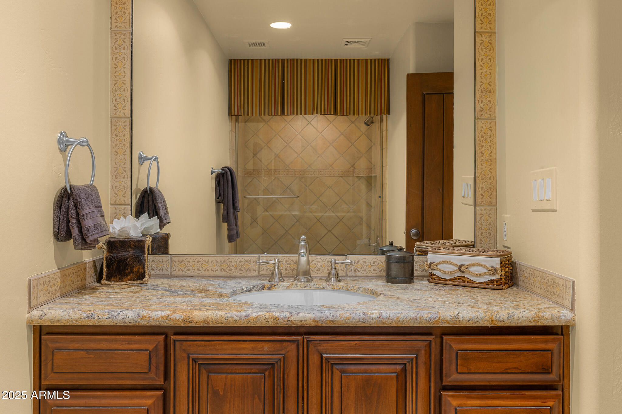 6000 North Palo Cristi Road Paradise Valley, AZ 85253 - Photo 25 of 62 24guest bath2