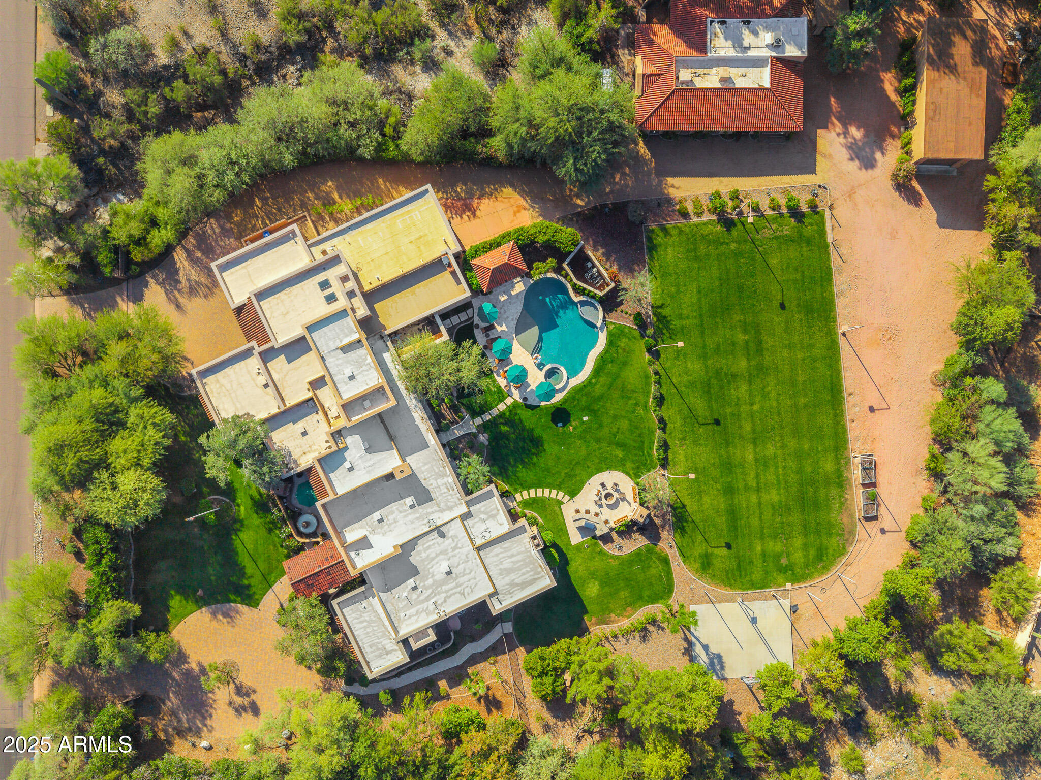 6000 North Palo Cristi Road Paradise Valley, AZ 85253 - Photo 34 of 62 an aerial view of a house having outdoor space