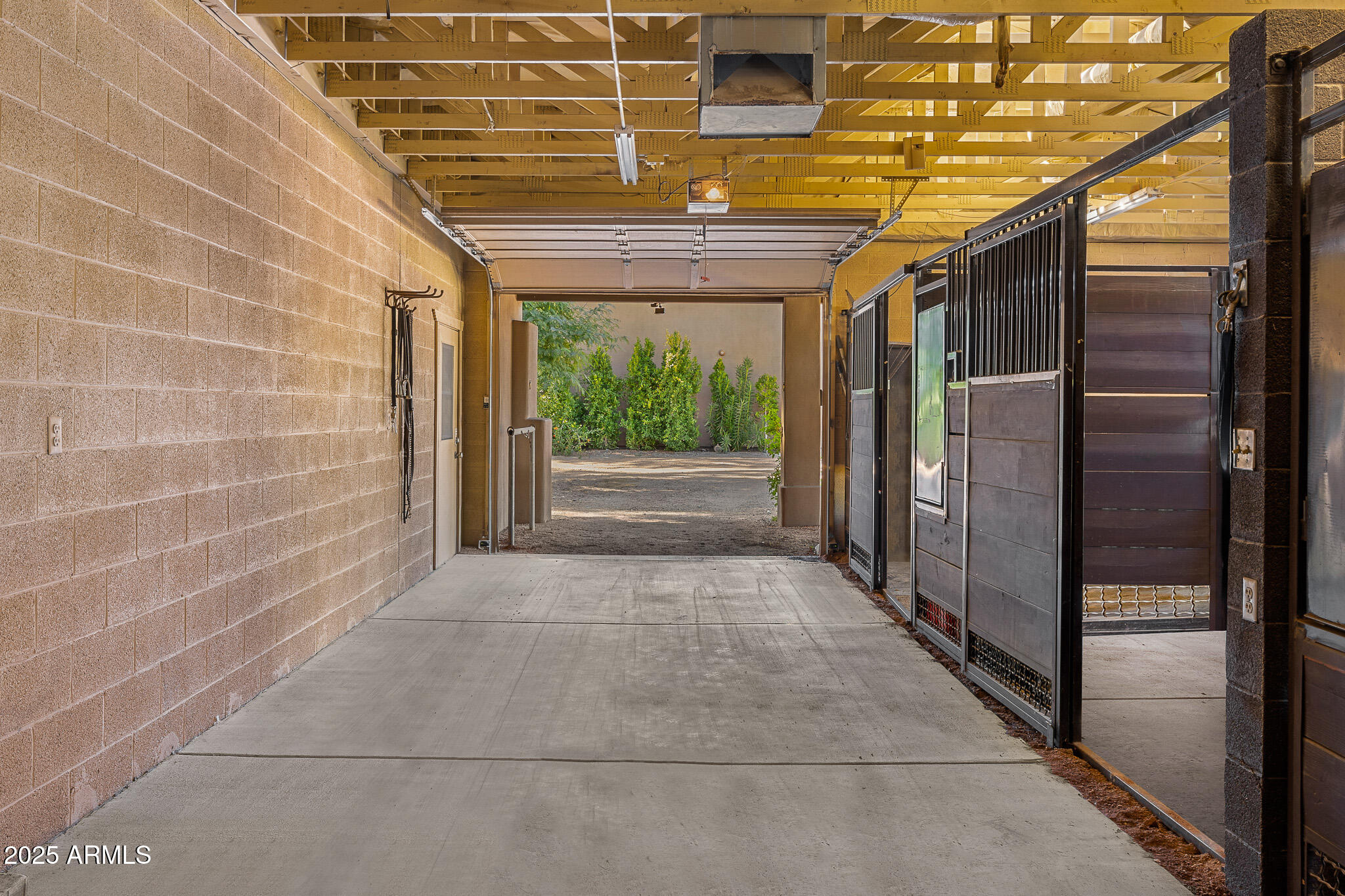 6000 North Palo Cristi Road Paradise Valley, AZ 85253 - Photo 41 of 62 40horse stables