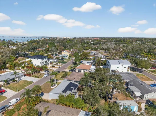 $550,000 | 1841 Douglas Avenue, Dunedin, FL 34698