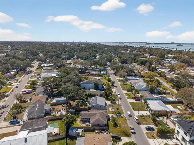 $550,000 | 1841 Douglas Avenue, Dunedin, FL 34698