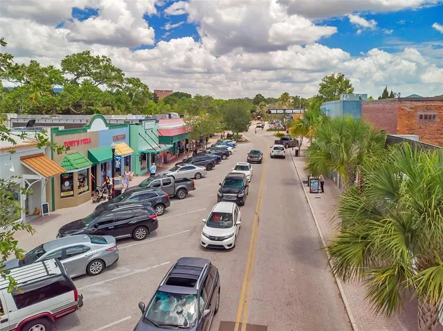 $550,000 | 1841 Douglas Avenue, Dunedin, FL 34698