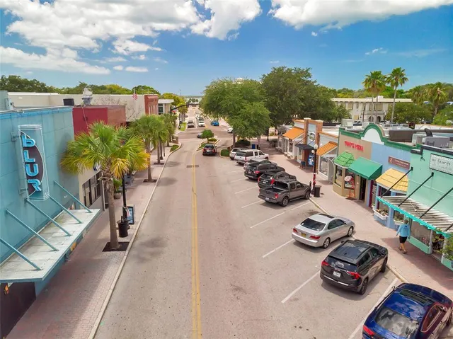 $550,000 | 1841 Douglas Avenue, Dunedin, FL 34698