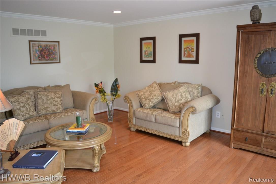 1205 Creek View Drive Rochester, MI 48307 - Photo 6 of 40 living room