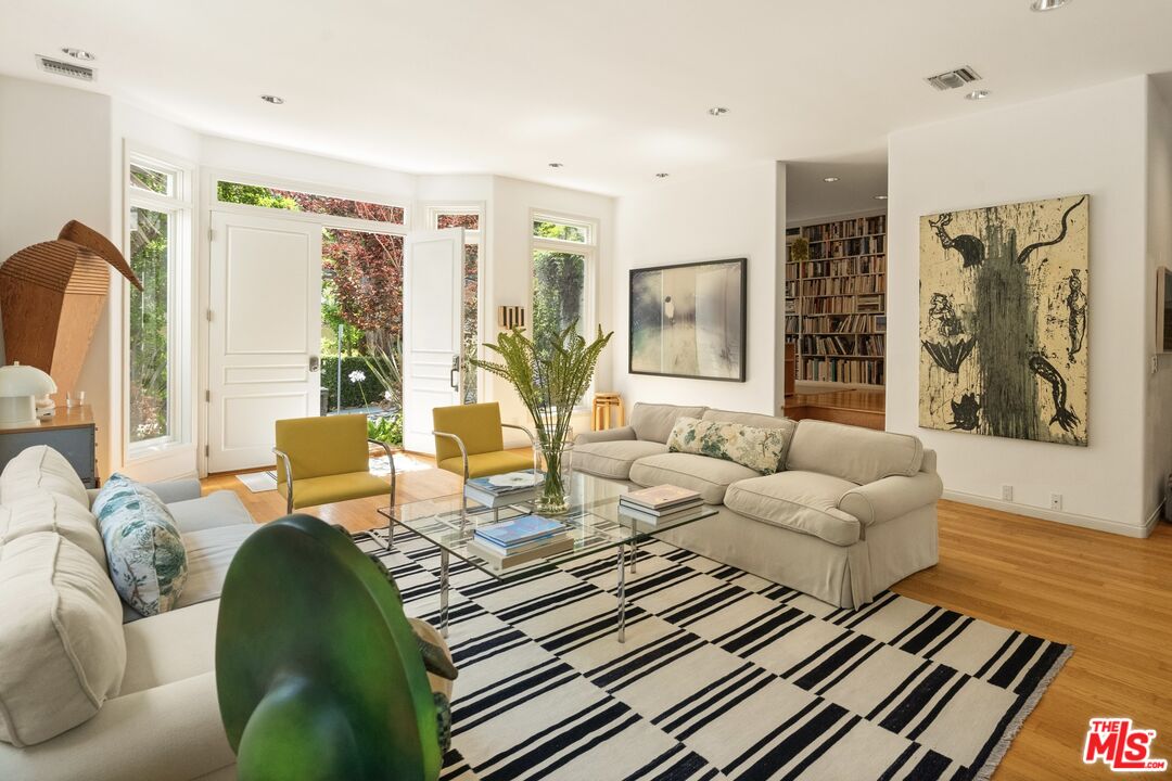 454 Sycamore Road Santa Monica, CA 90402 - Photo 6 of 32