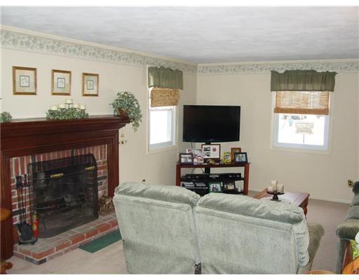 14 Patricia Road Brunswick, ME 04011 - Photo 5 of 12 Living Room.