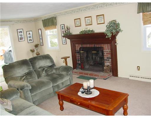 14 Patricia Road Brunswick, ME 04011 - Photo 6 of 12 Living Room.