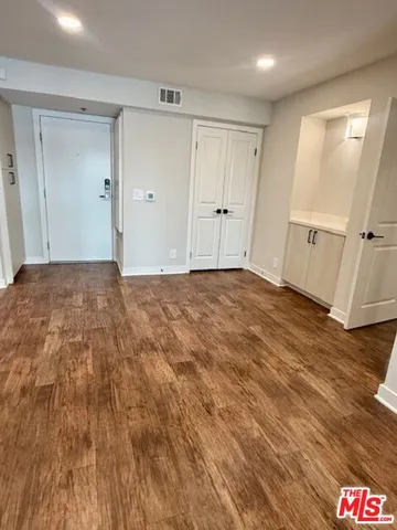 $4,063 | 7660 Beverly Boulevard, Unit 324, Los Angeles, CA 90036