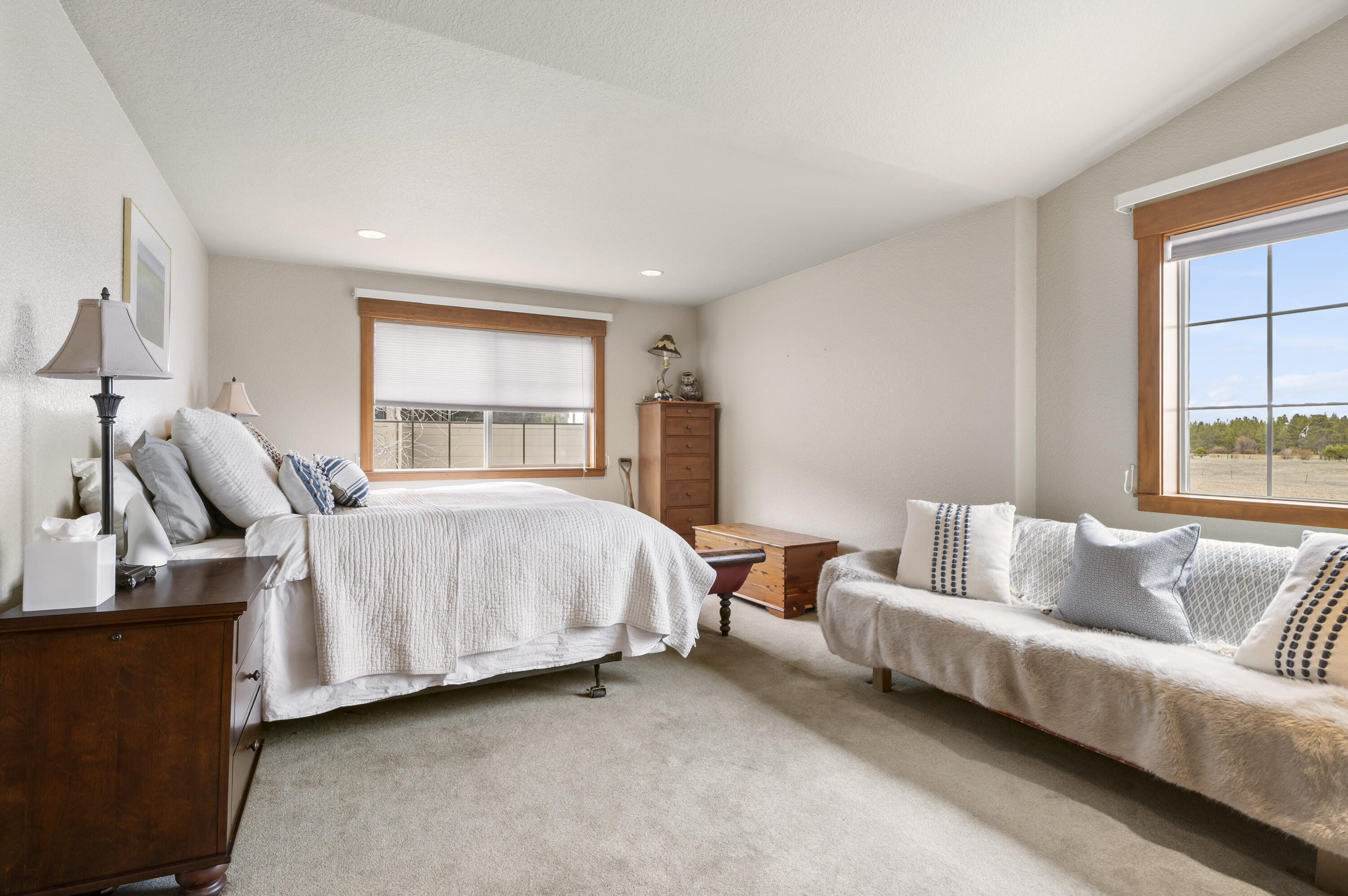 56902 River Road, Unit 6 Sunriver, OR 97707 - Photo 27 of 44 Bedroom