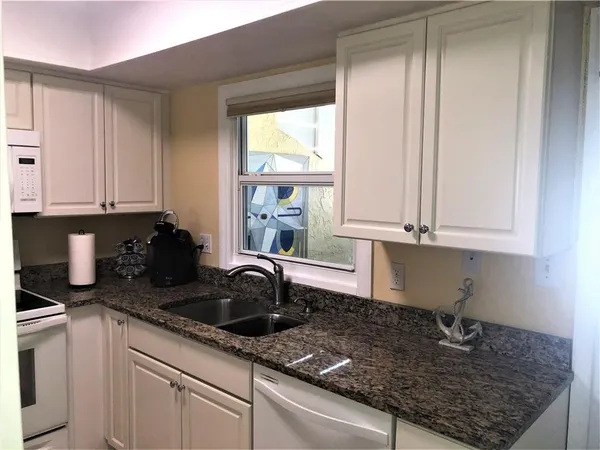 $1,900 | 2805 North Hwy A1A, Unit F, Fort Pierce, FL 34949