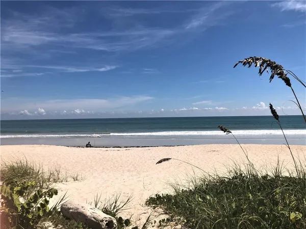 $1,900 | 2805 North Hwy A1A, Unit F, Fort Pierce, FL 34949