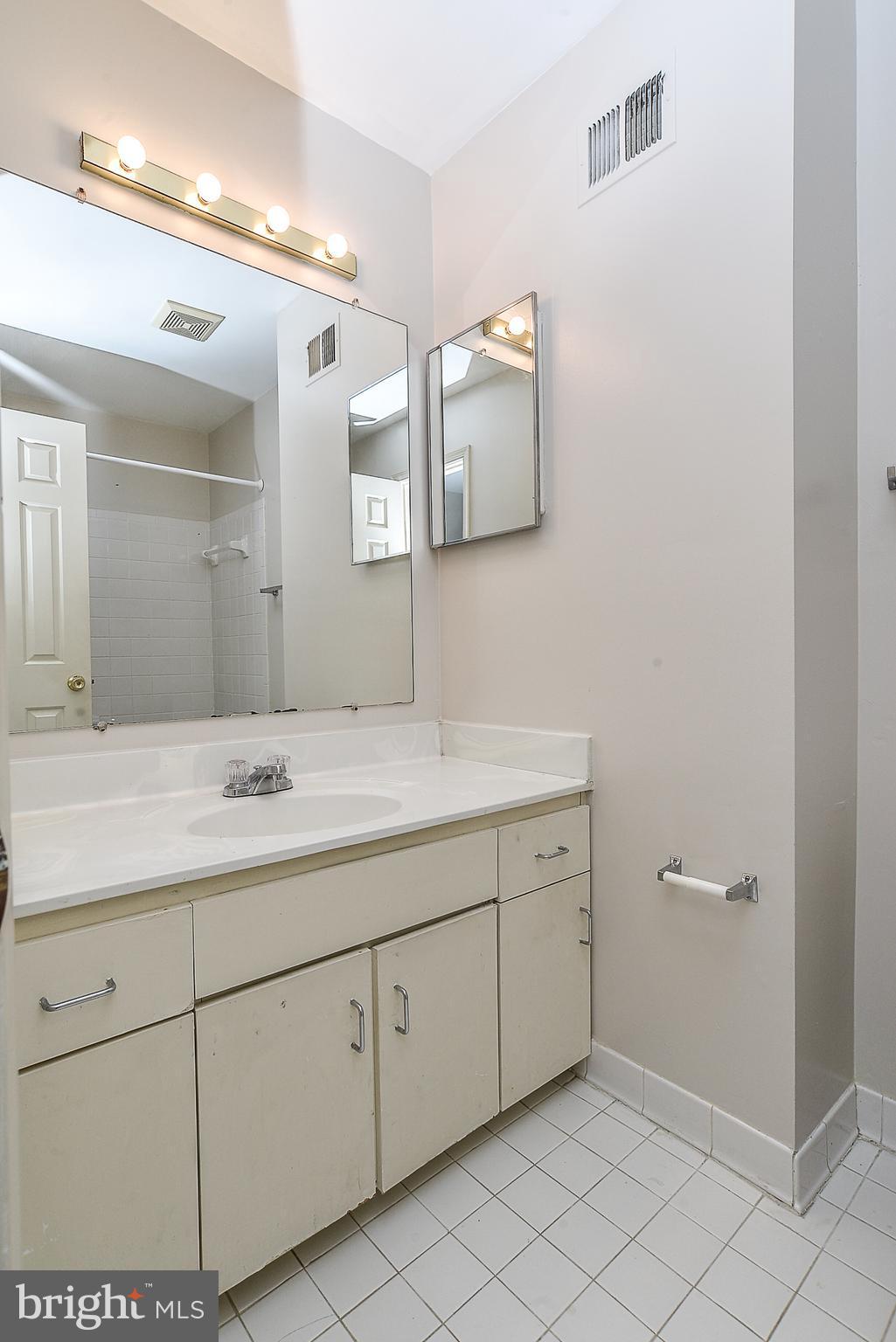 6352 English Ivy Way Springfield, VA 22152 - Photo 18 of 22 Bath
