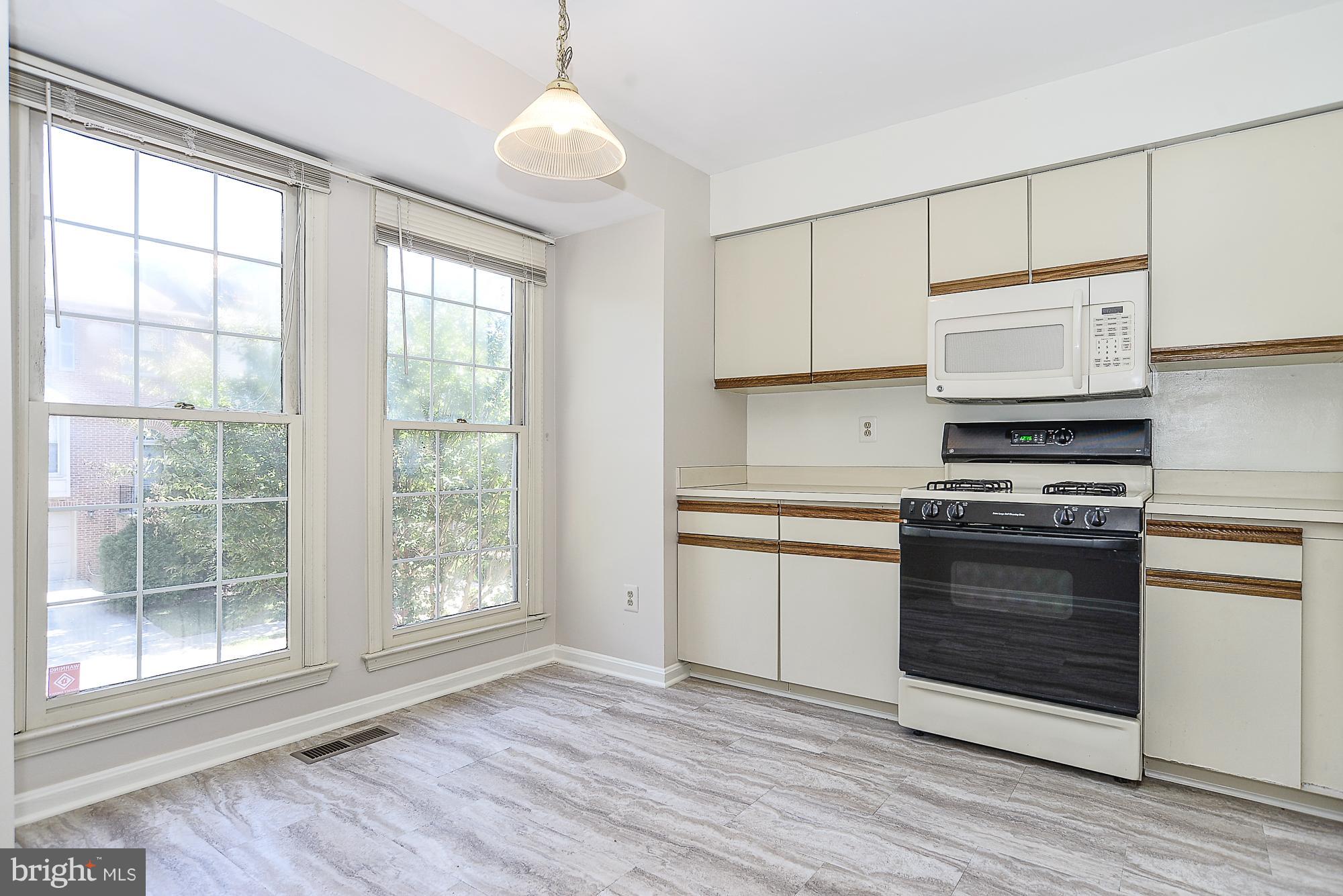 6352 English Ivy Way Springfield, VA 22152 - Photo 8 of 22 Kitchen