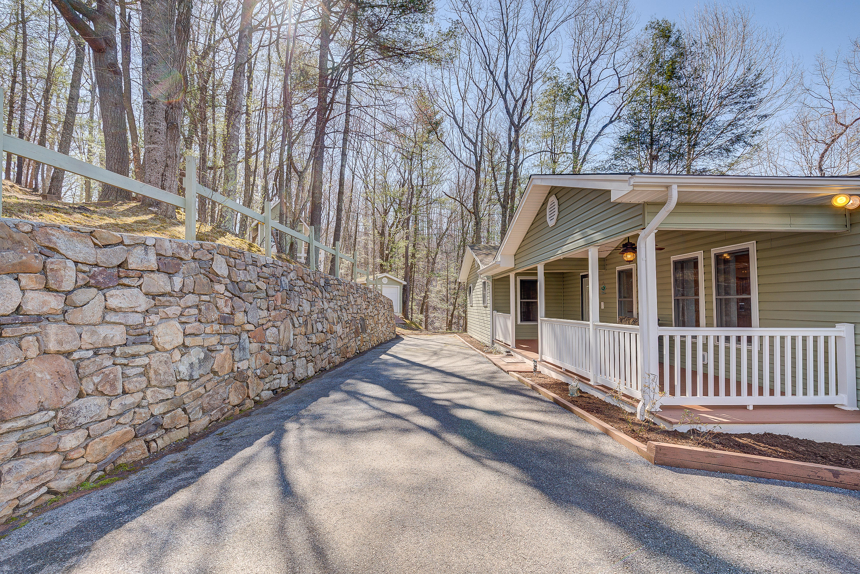 1217 Ellis Road Hardy, VA 24101 - Photo 4 of 50 113