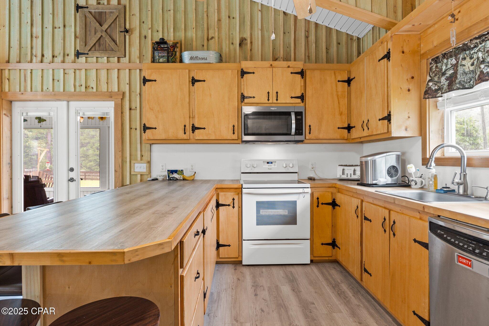 674 Bryant Landing Road Wewahitchka, FL 32465 - Photo 13 of 42