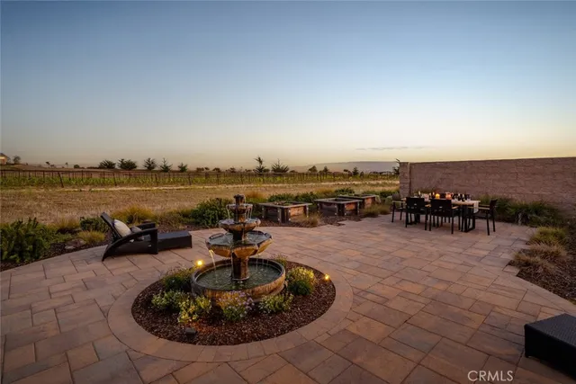 a view of a yard with a house