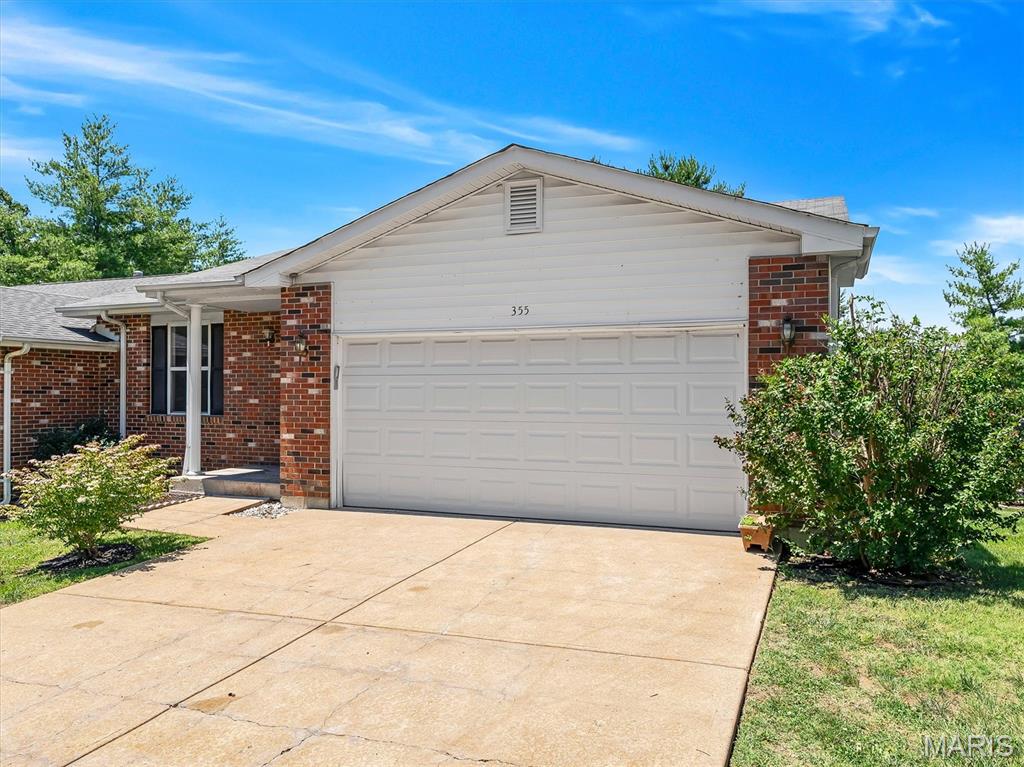 355 Oak Ridge Parkway Arnold, MO 63010 - Photo 3 of 33