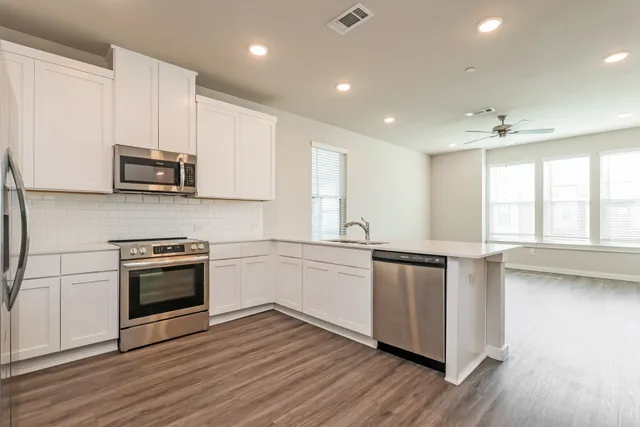 $1,935 | 18616 Whimsic Alley, Shenandoah, TX 77385