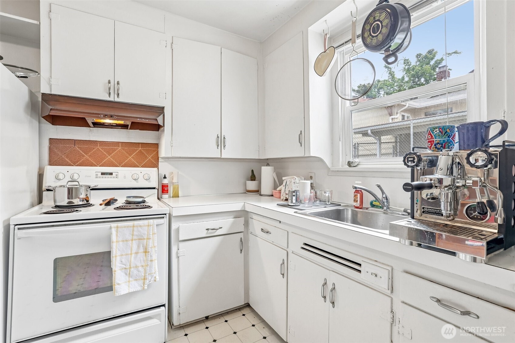 315 Northeast 65th Street Seattle, WA 98115 - Photo 5 of 31
