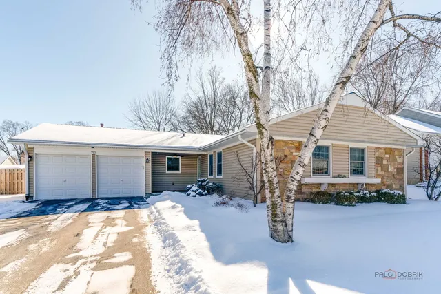 $450,000 | 915 Plum Grove Circle, Buffalo Grove, IL 60089