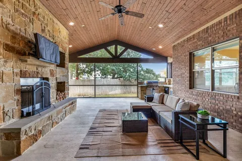 $699,000 | 221 Garden Gate Lane, Liberty Hill, TX 78642