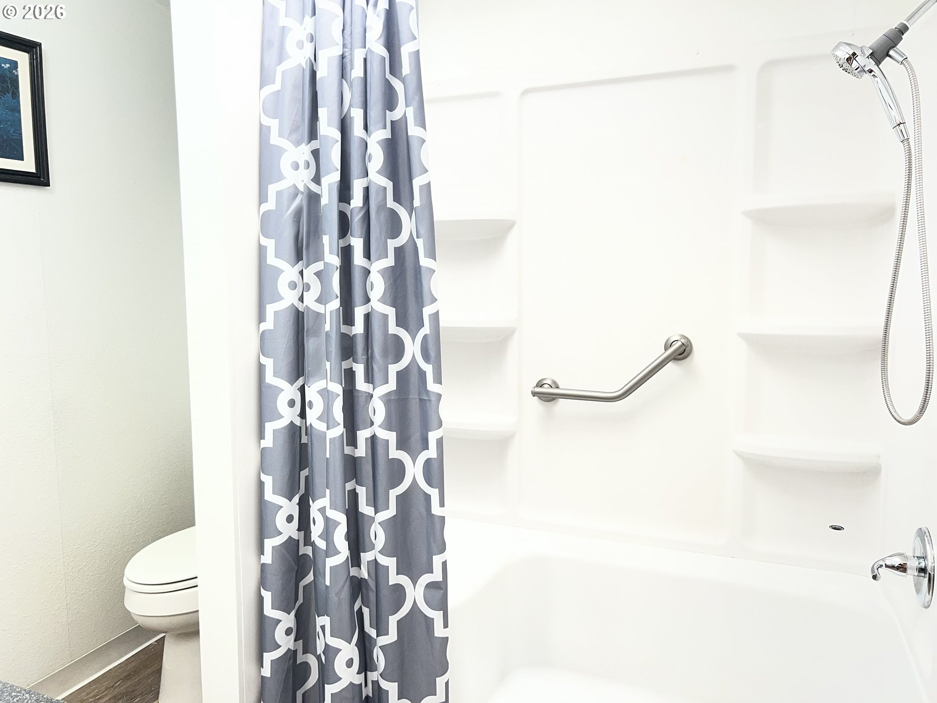 909 Shadow Ranch Lane Roseburg, OR 97470 - Photo 18 of 24 Bathroom