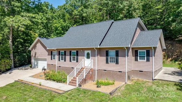 $385,000 | 1039 Deep Woods Drive, Marion, NC 28752