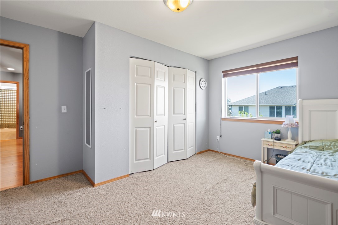 555 Shadow Avenue Northeast Renton, WA 98059 - Photo 22 of 28 a view of livingroom with furniture and windows