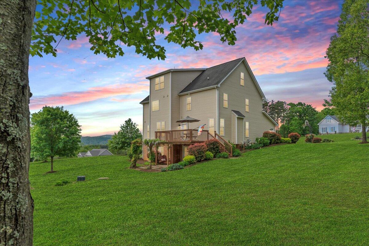 466 Thornblade Way Blue Ridge, VA 24064 - Photo 2 of 75 A View from the Lawn