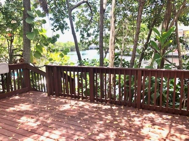 2000 Riverside Place, Unit 4 Wilton Manors, FL 33305 - Photo 20 of 40 a view of wooden fence