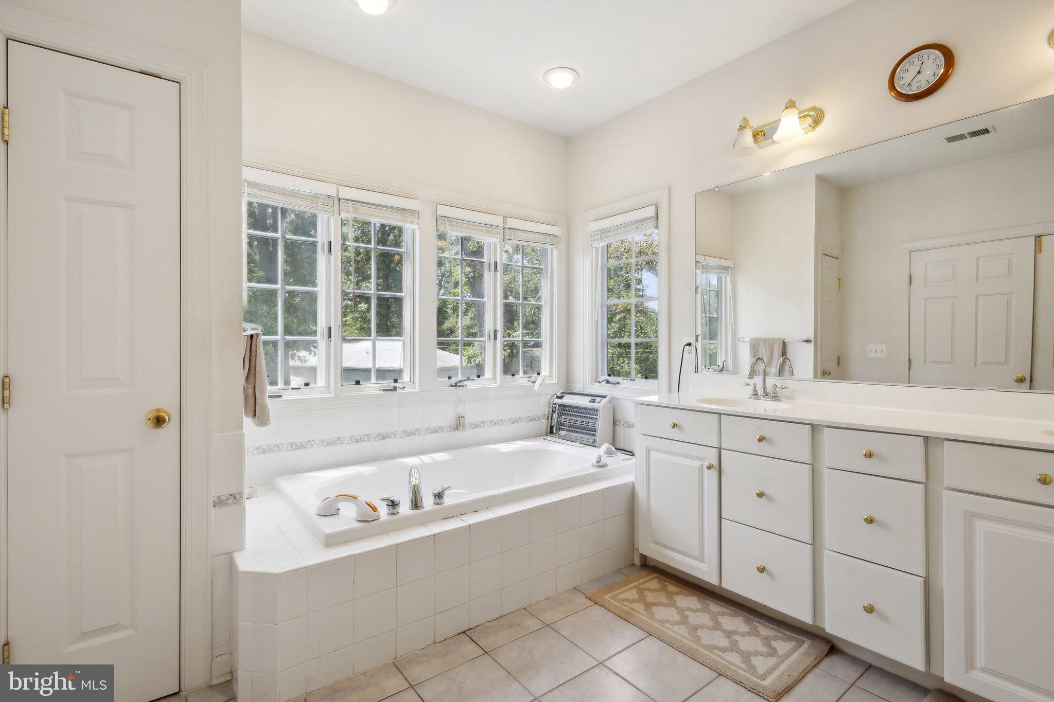 7102 Clarkson Drive Springfield, VA 22150 - Photo 13 of 26 a spacious bathroom with a tub sink and mirror