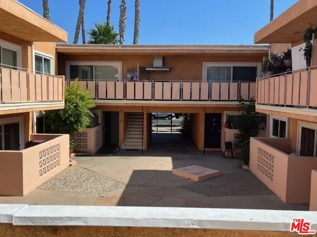 $2,900,000 | 4901 August Street, Los Angeles, CA 90008