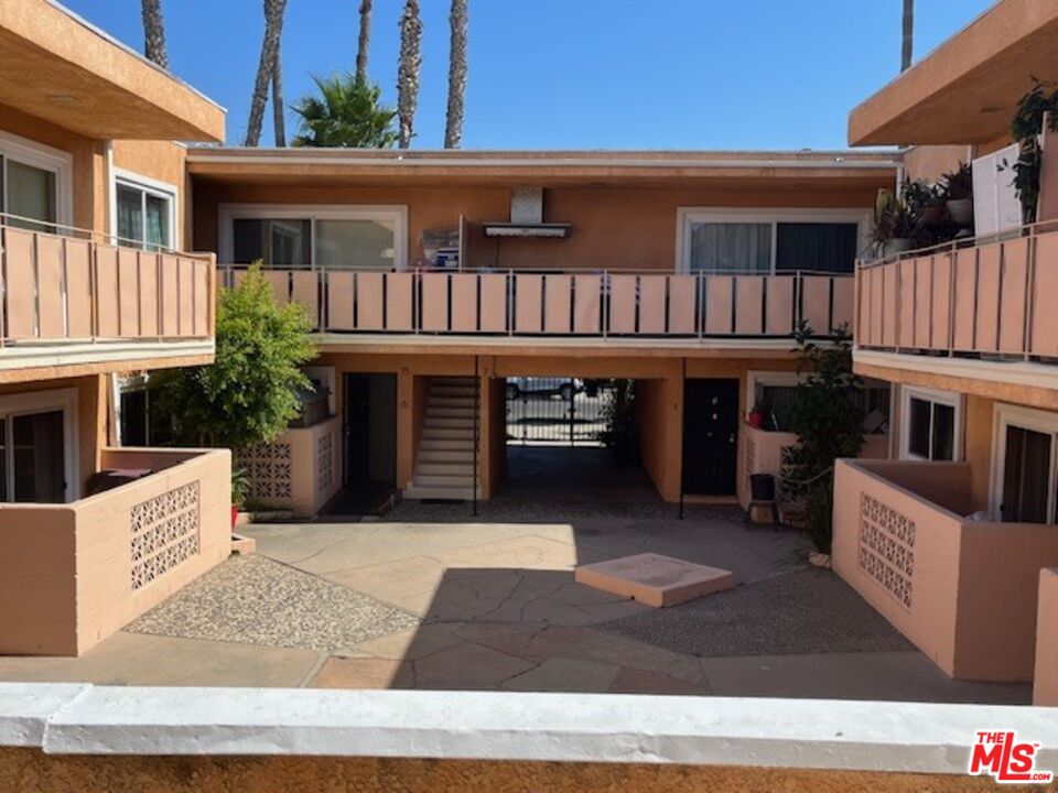 4901 August Street Los Angeles, CA 90008 - Photo 6 of 6 a view front of house with deck