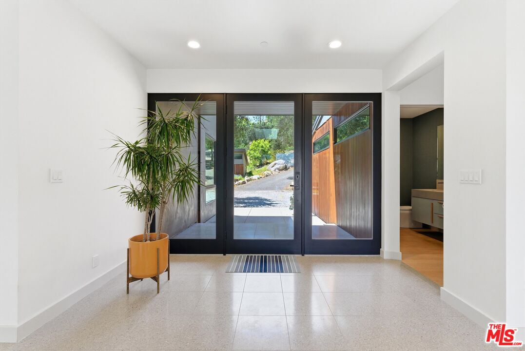 3860 Madison Road La Canada Flintridge, CA 91011 - Photo 4 of 51