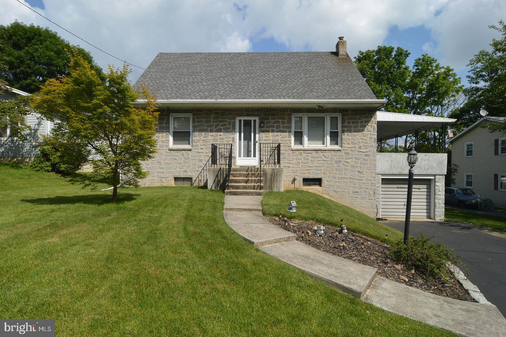 1625 Logan Street Reading, PA 19607 - Photo 1 of 25 Gallery Image 1