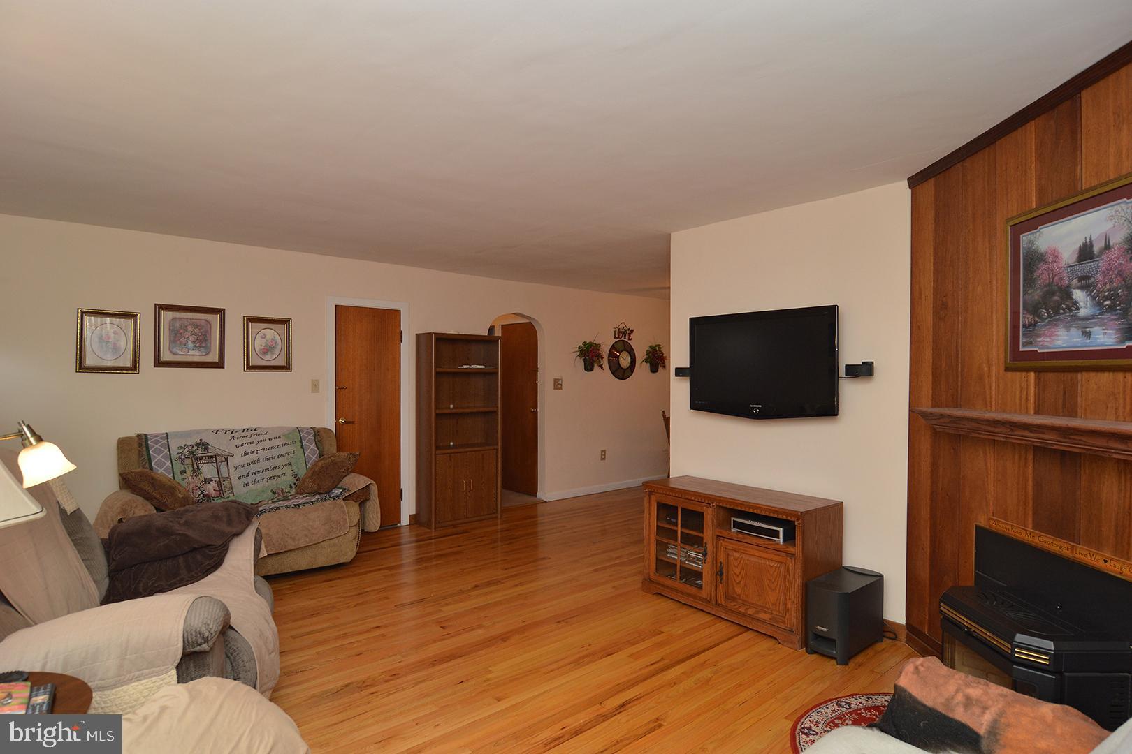 1625 Logan Street Reading, PA 19607 - Photo 4 of 25 Gallery Image 4