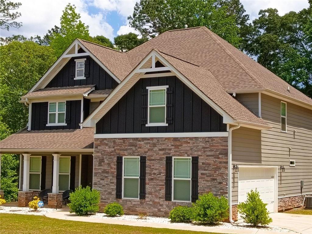 807 Ridgeview Court Hampton, GA 30228 - Photo 4 of 69 a front view of a house with a yard