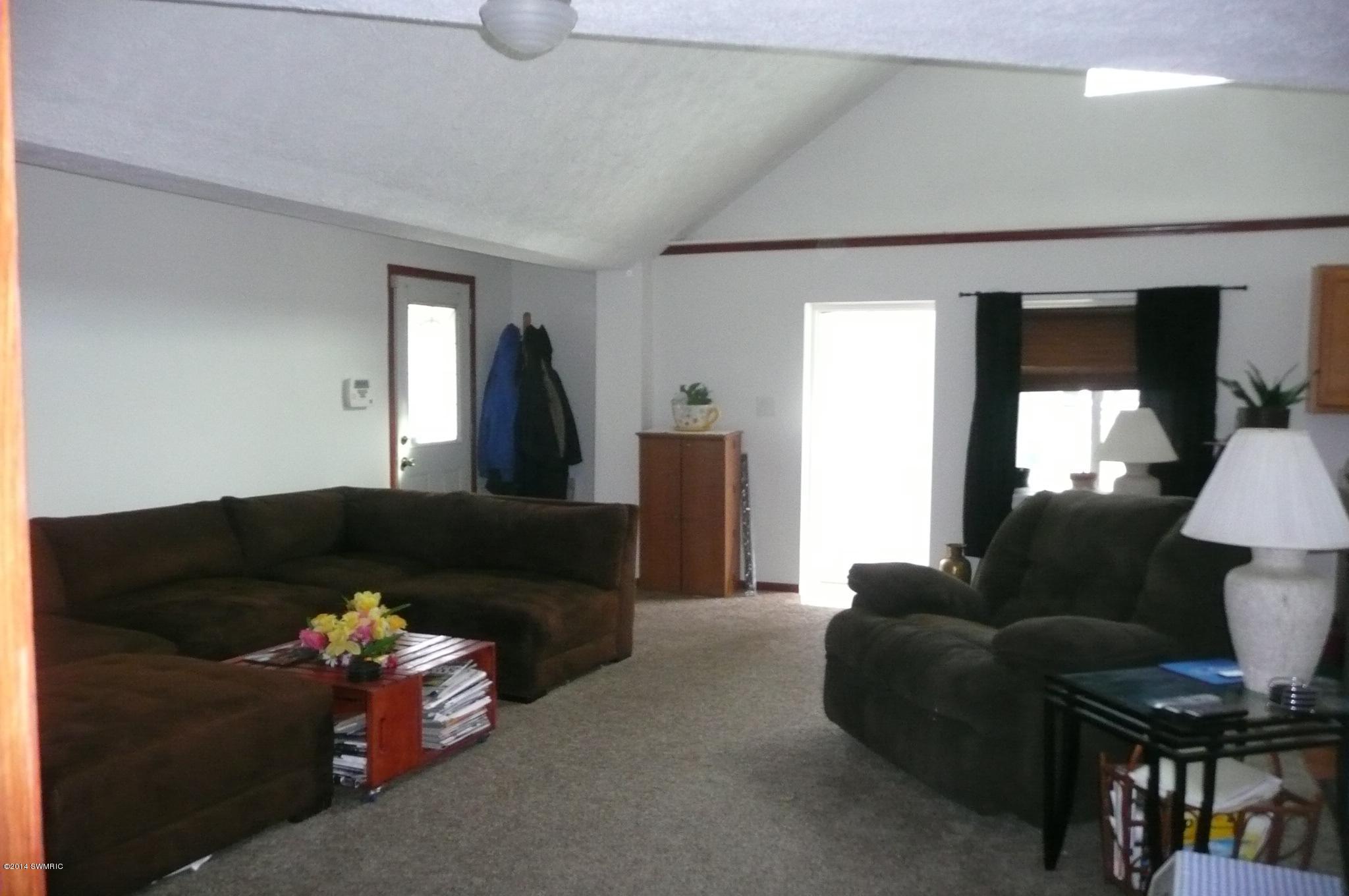 3149 Detroit Road Niles, MI 49120 - Photo 8 of 12 Family Room