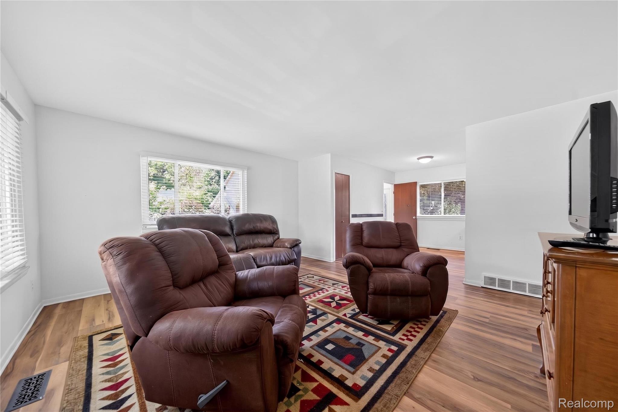 760 Heights Road Lake Orion, MI 48362 - Photo 8 of 24 DSC00447.jpg