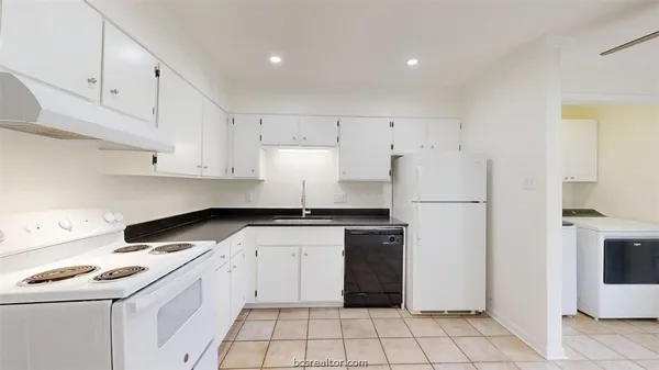 $1,125 | 1607 Cloverdale Court, College Station, TX 77840