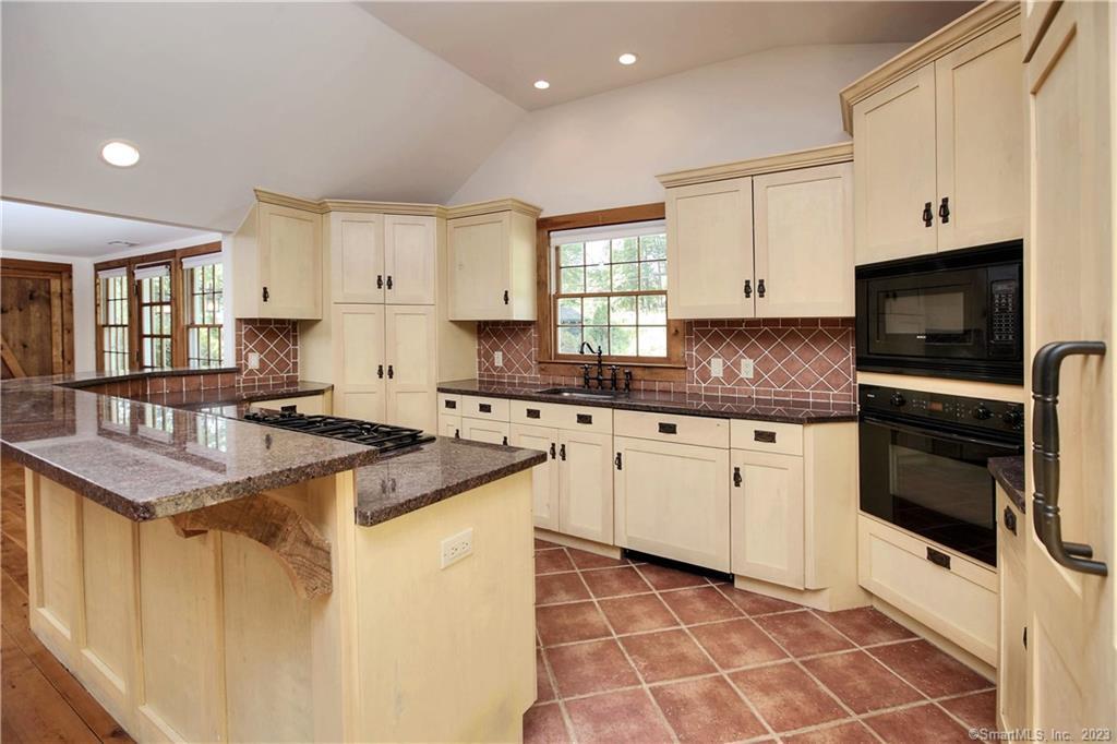 5 Old Mill Road Weston, CT 06883 - Photo 10 of 40