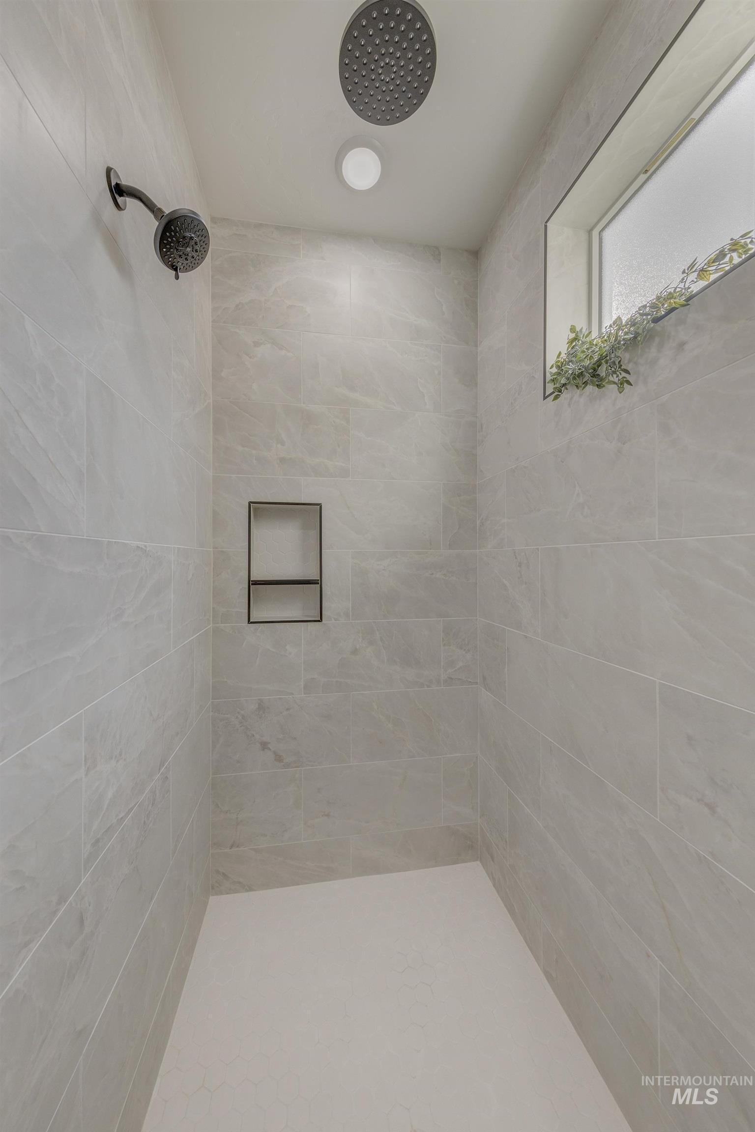 2810 Cypress Point Payette, ID 83661 - Photo 21 of 46 Full bath featuring a tile shower