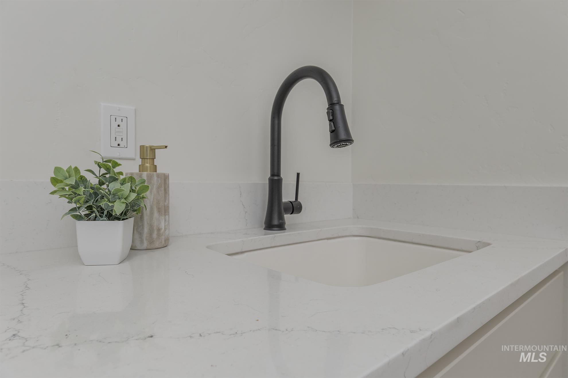 2810 Cypress Point Payette, ID 83661 - Photo 34 of 46 Detailed view of a sink