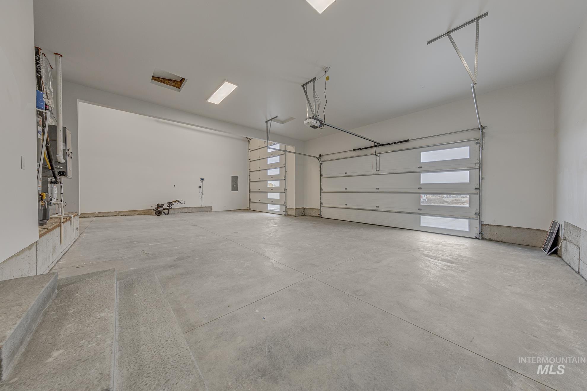 2810 Cypress Point Payette, ID 83661 - Photo 35 of 46 View of garage