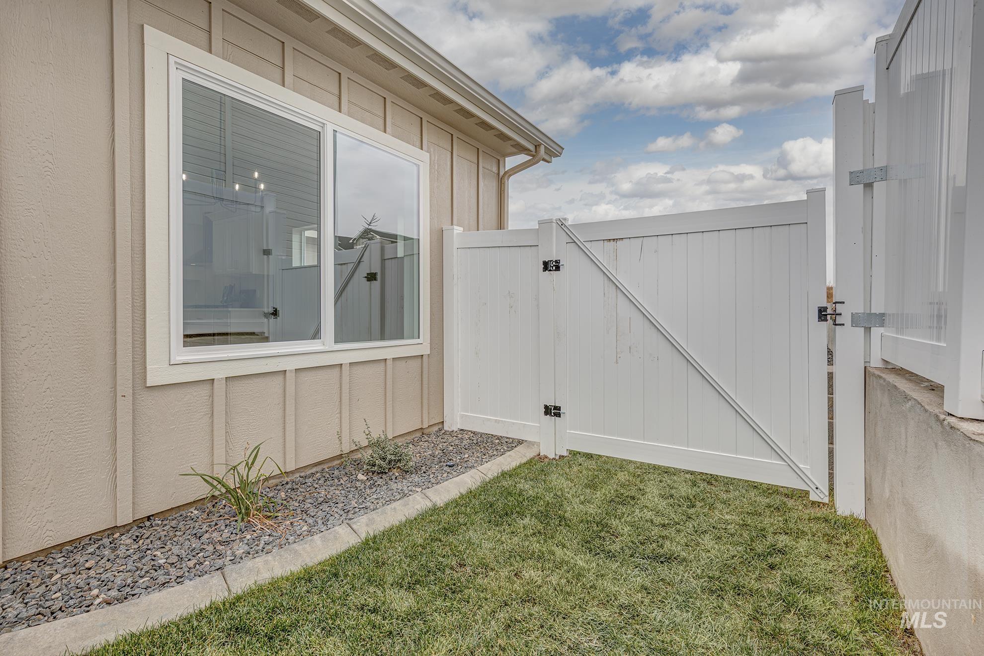 2810 Cypress Point Payette, ID 83661 - Photo 38 of 46 View of gate