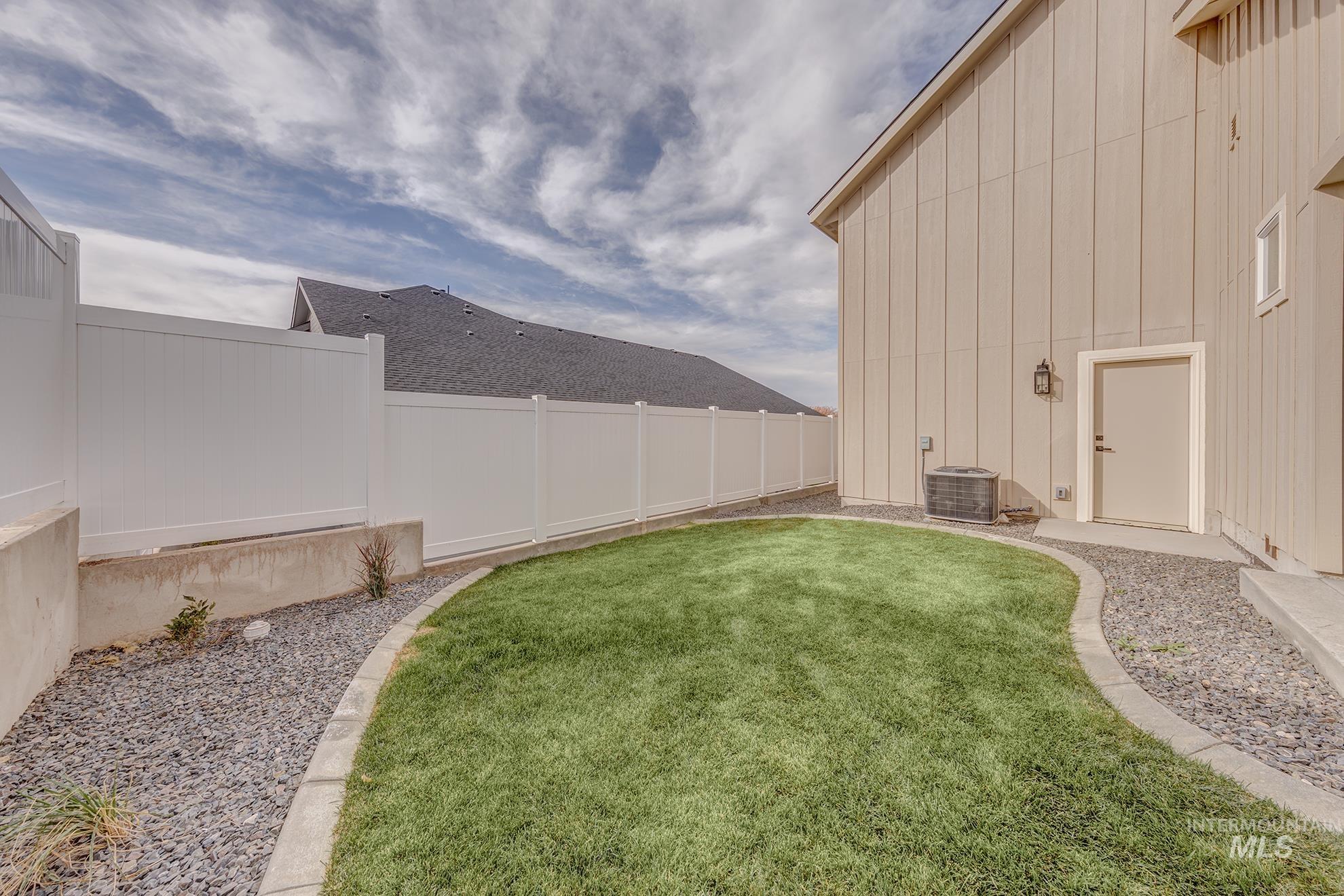 2810 Cypress Point Payette, ID 83661 - Photo 39 of 46 View of fenced backyard