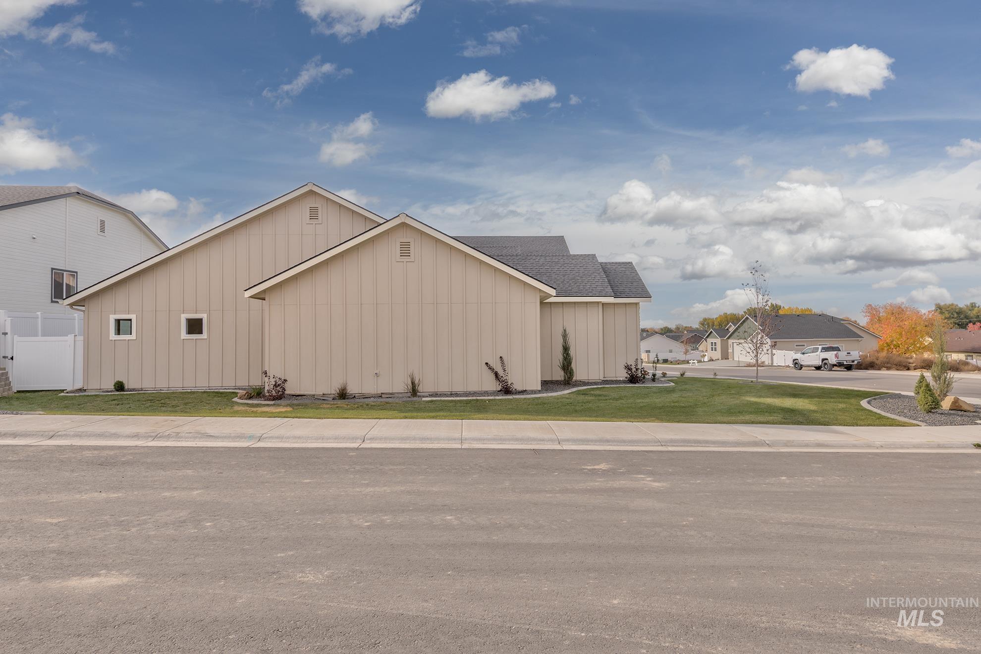 2810 Cypress Point Payette, ID 83661 - Photo 43 of 46 View of side of property featuring board and batten siding