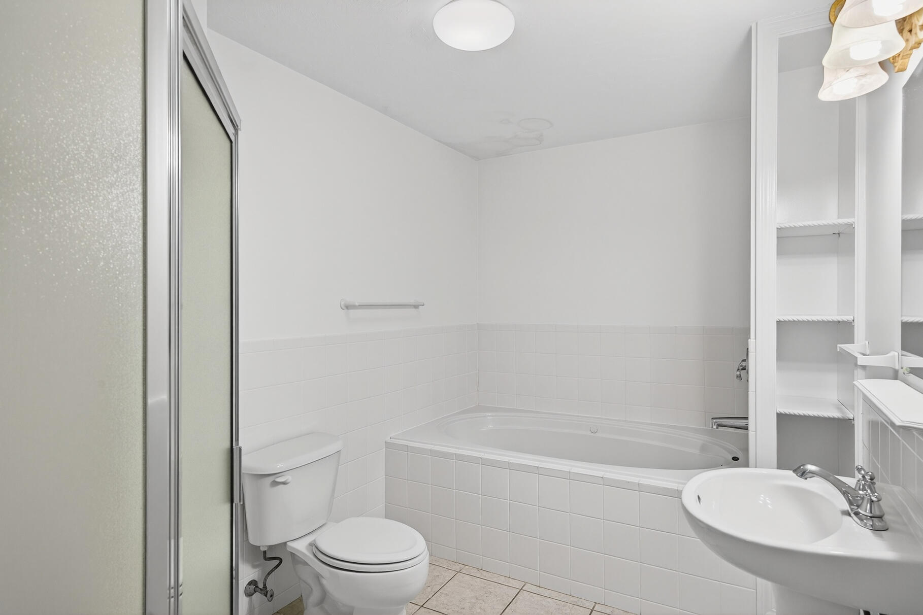 16 Gold Leaf Lane, Unit 16 Mashpee, MA 02649 - Photo 18 of 51 a bathroom with a toilet a sink and bathtub