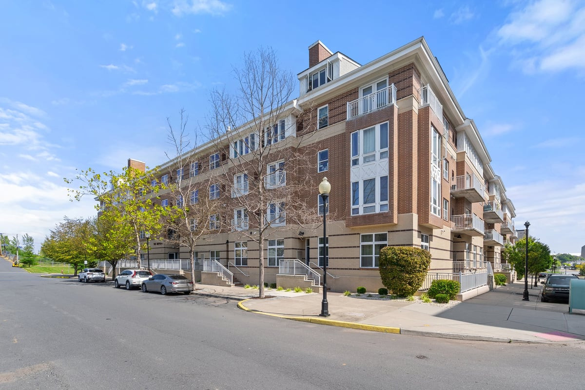 368 Rector Street, Unit 419 Perth Amboy, NJ 08861 - Photo 1 of 24 01-Front Right.jpg